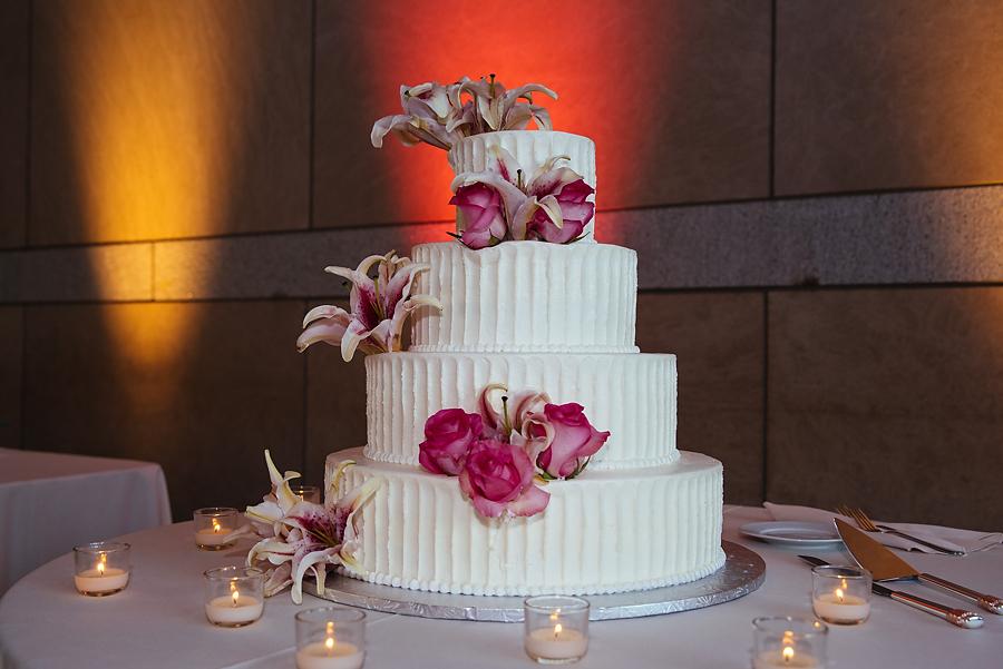 Charming Wedding at The National Constitution Center by S. Kuzma Photography Philly In Love Philadelphia Weddings