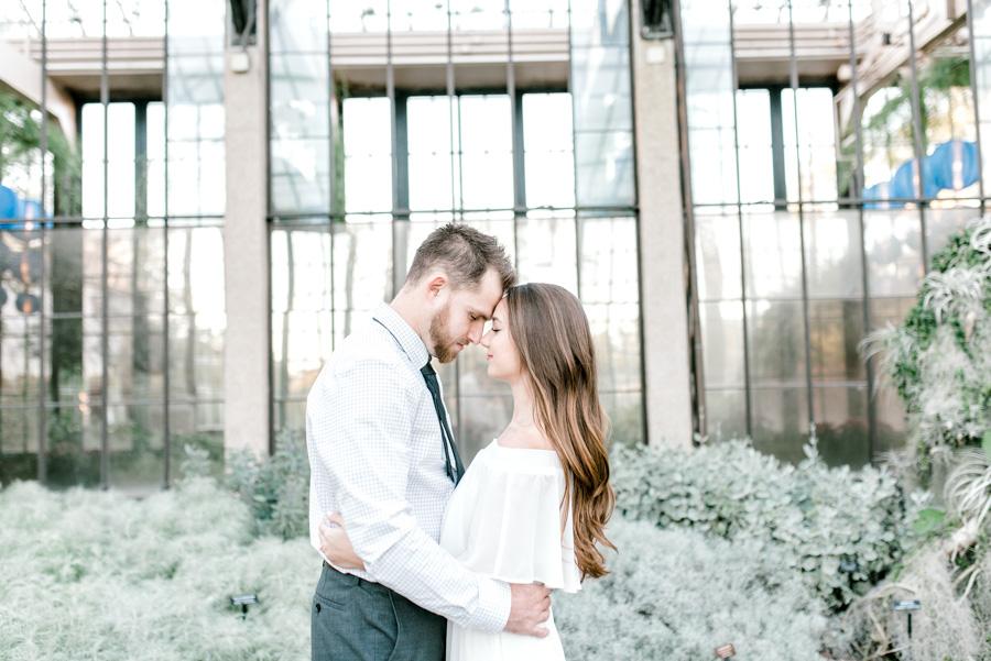 couple at longwood gardens by clicke photography and philly in love blog