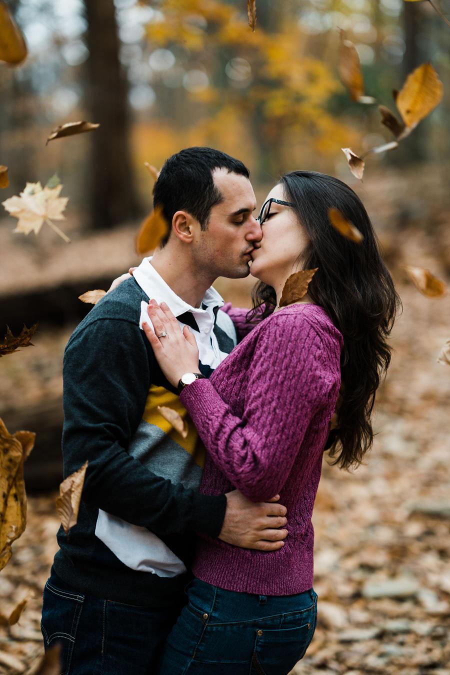 couple kissing in the leaves