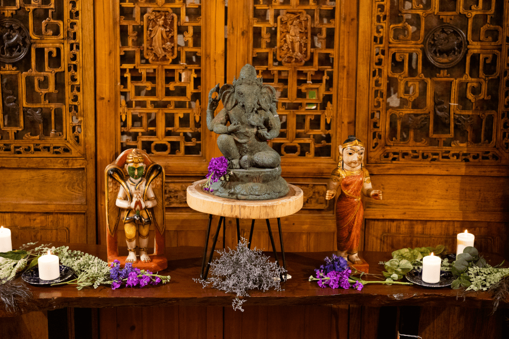 wedding decor with statues